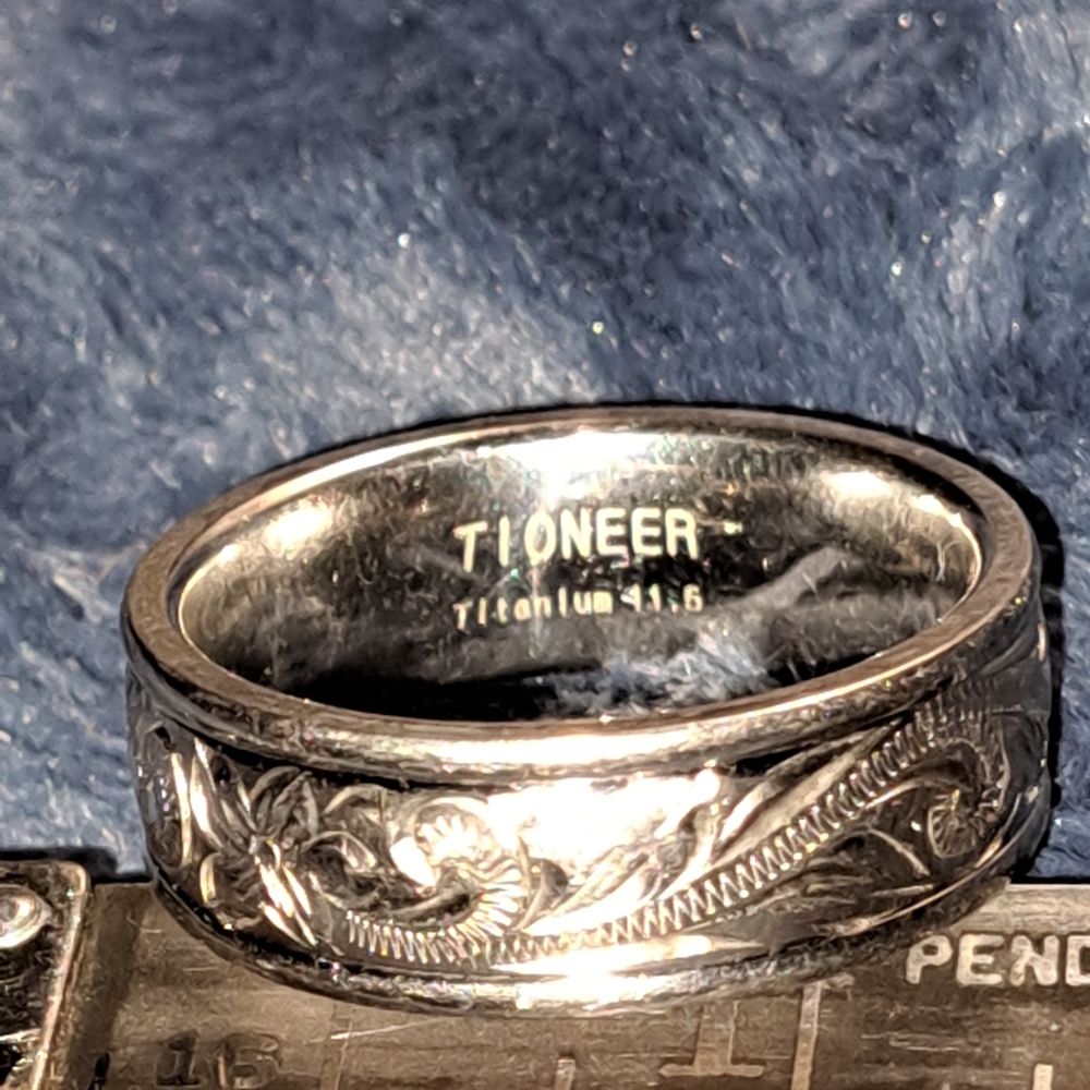 Silver Titanium Men's Patterned Ring - image 1